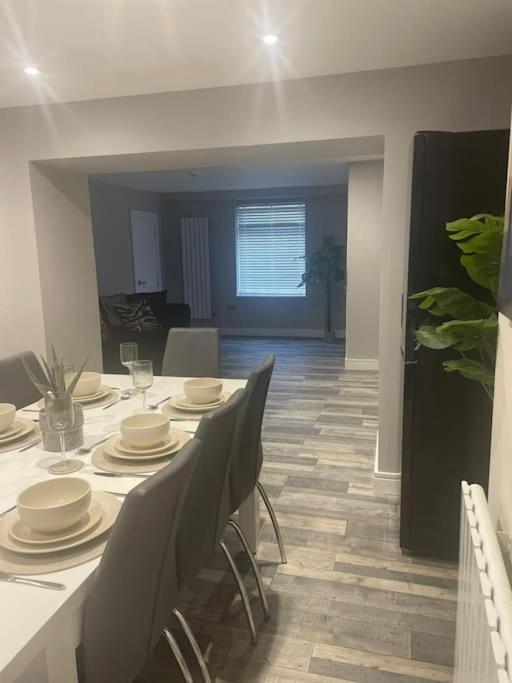 ברודסטיירס Rivendell Modern 2 Bedroom Apartment In St Peters Village Sleeps 6 מראה חיצוני תמונה