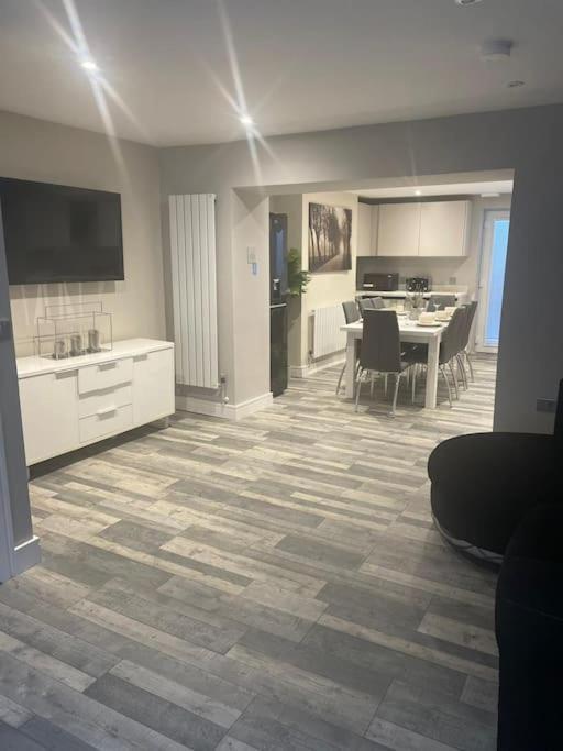 ברודסטיירס Rivendell Modern 2 Bedroom Apartment In St Peters Village Sleeps 6 מראה חיצוני תמונה